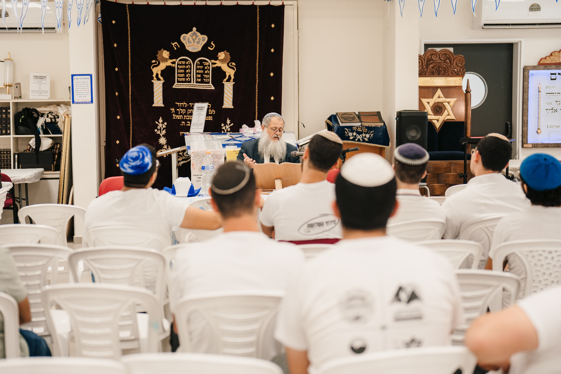 שיעור בבית הכנסת