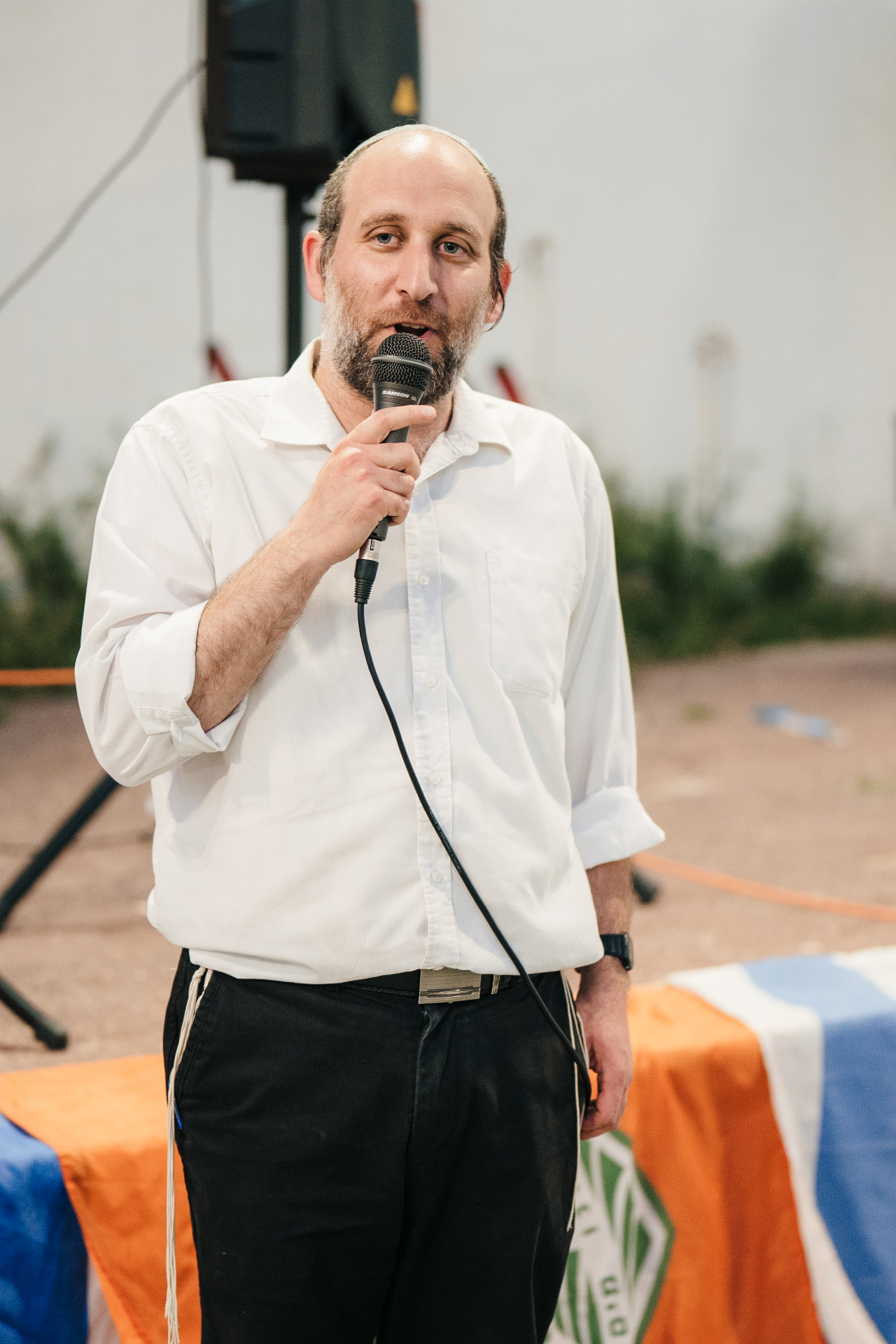 נואם באירוע